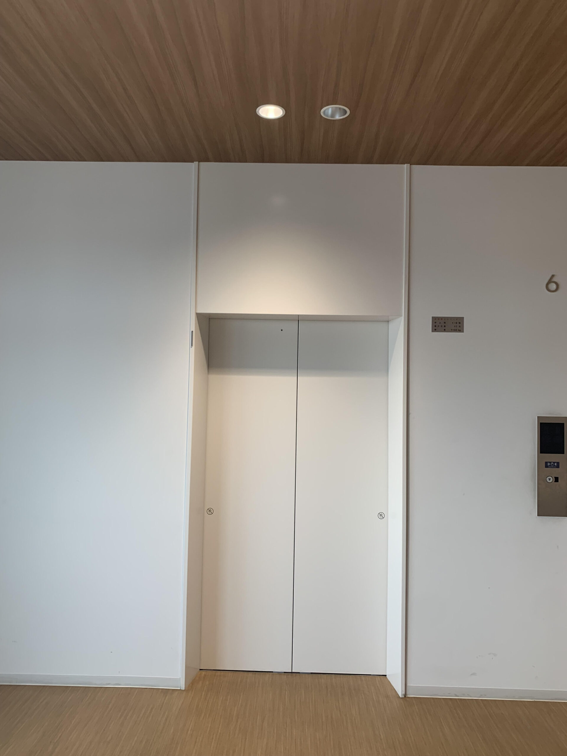 「エレベーター三方枠」の上部の壁デザインについての配慮 – 建築の勘所ブログ